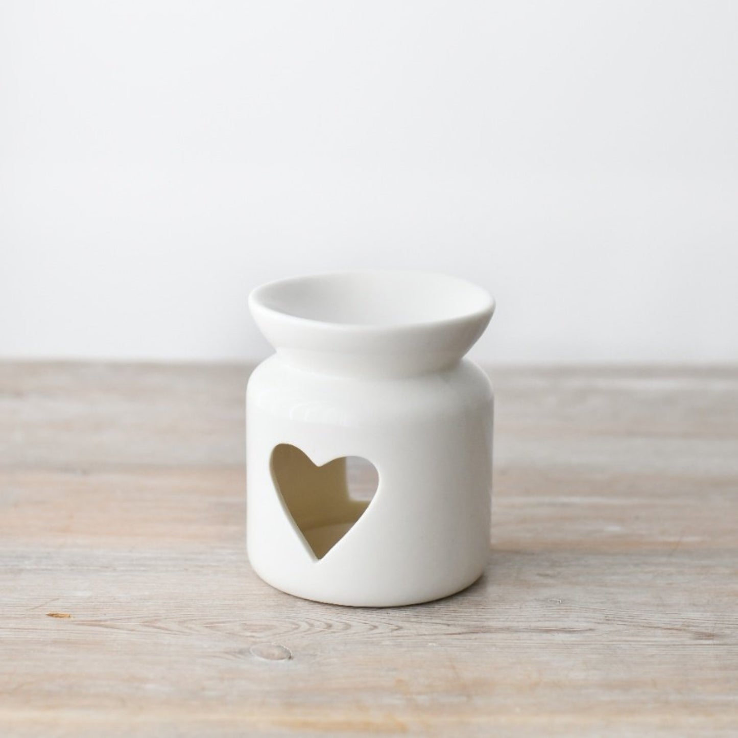 White ceramic oil burner with a heart-shaped cutout