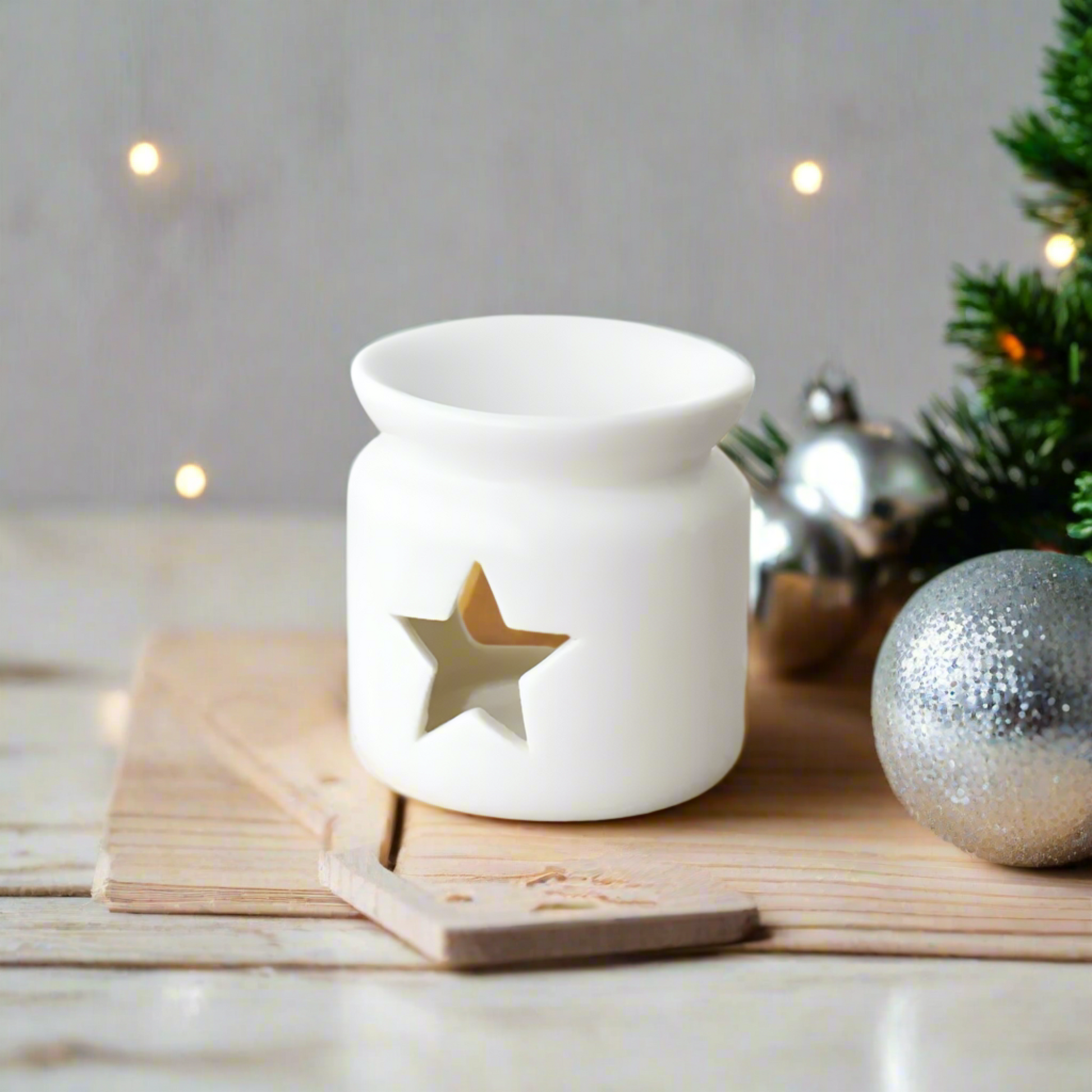 White ceramic wax melt warmer with star design 