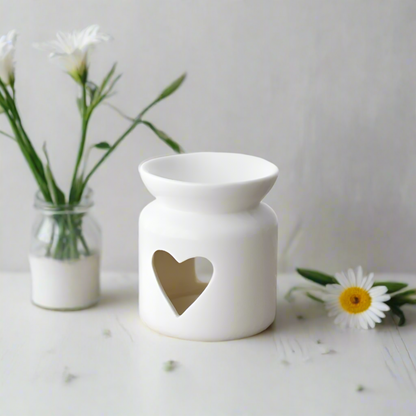 White ceramic oil burner with heart-shaped cutout 